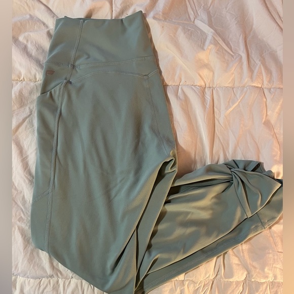 (M) Fabletics Oasis PureLuxe High-Waisted Twist 7/8 Legging - Picture 4 of 6